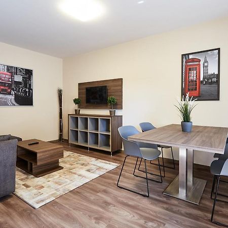 Ovar Apartman Mosonmagyaróvár Buitenkant foto