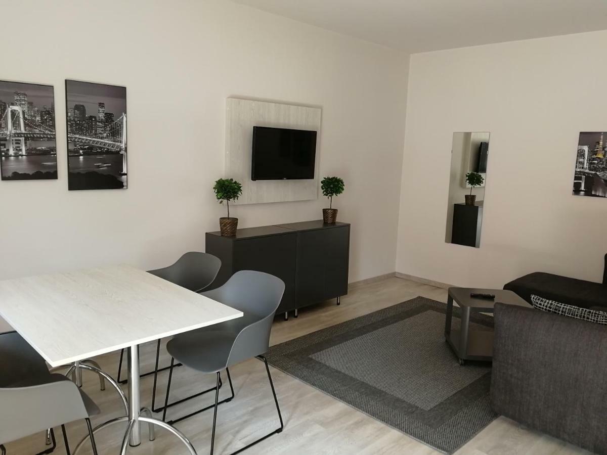 Ovar Apartman Mosonmagyaróvár Buitenkant foto