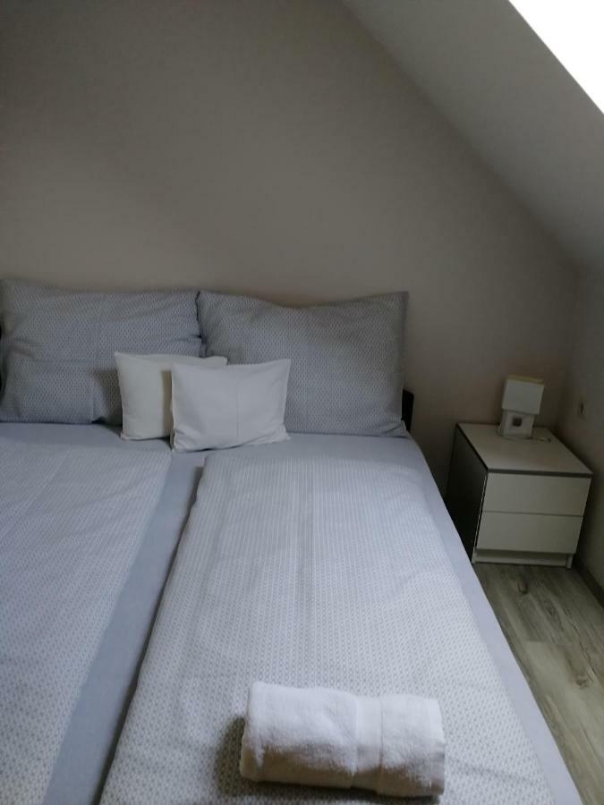Ovar Apartman Mosonmagyaróvár Buitenkant foto