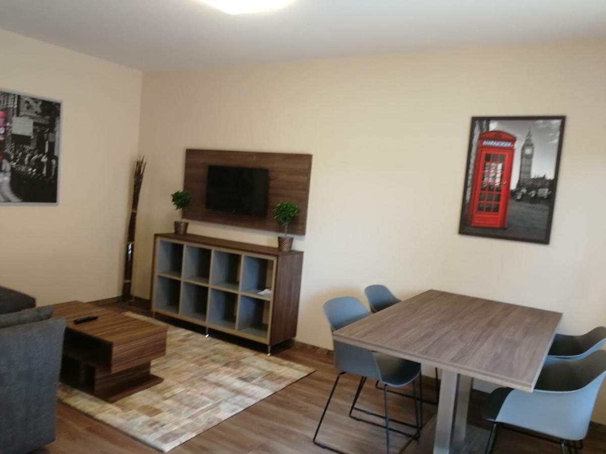 Ovar Apartman Mosonmagyaróvár Buitenkant foto