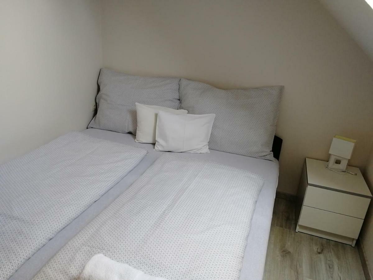 Ovar Apartman Mosonmagyaróvár Buitenkant foto