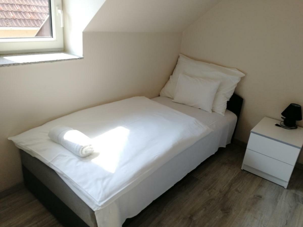Ovar Apartman Mosonmagyaróvár Buitenkant foto