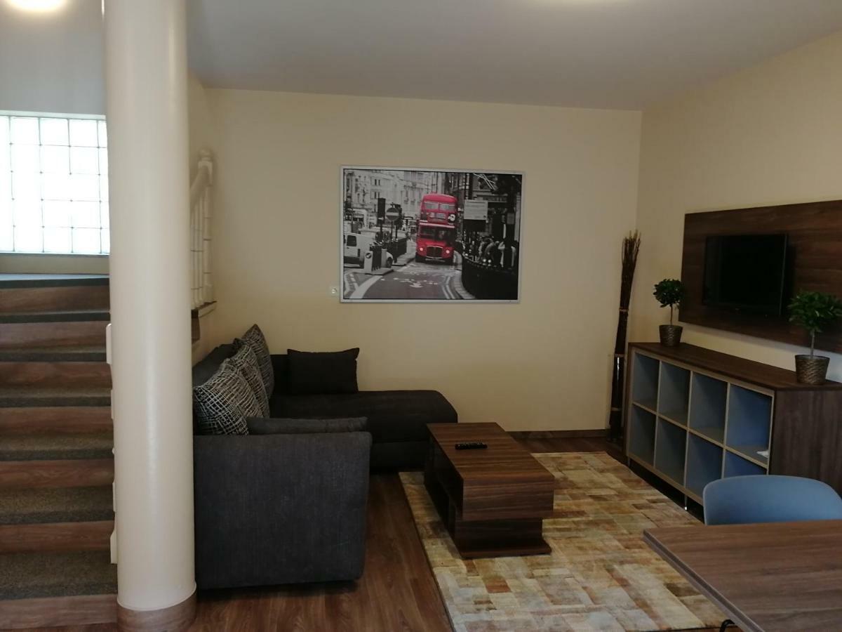 Ovar Apartman Mosonmagyaróvár Buitenkant foto