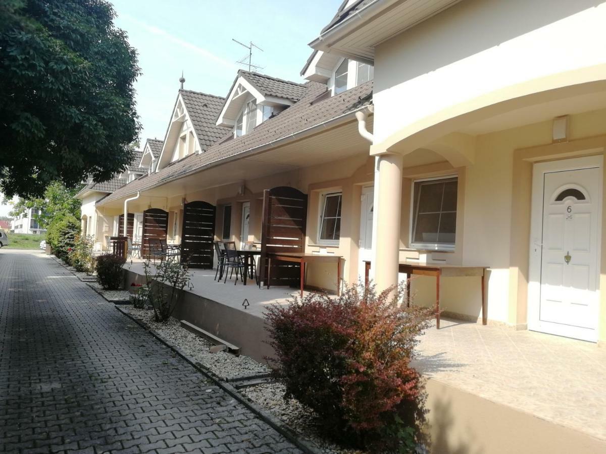 Ovar Apartman Mosonmagyaróvár Buitenkant foto