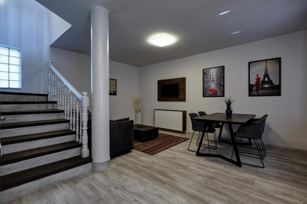 Ovar Apartman Mosonmagyaróvár Buitenkant foto