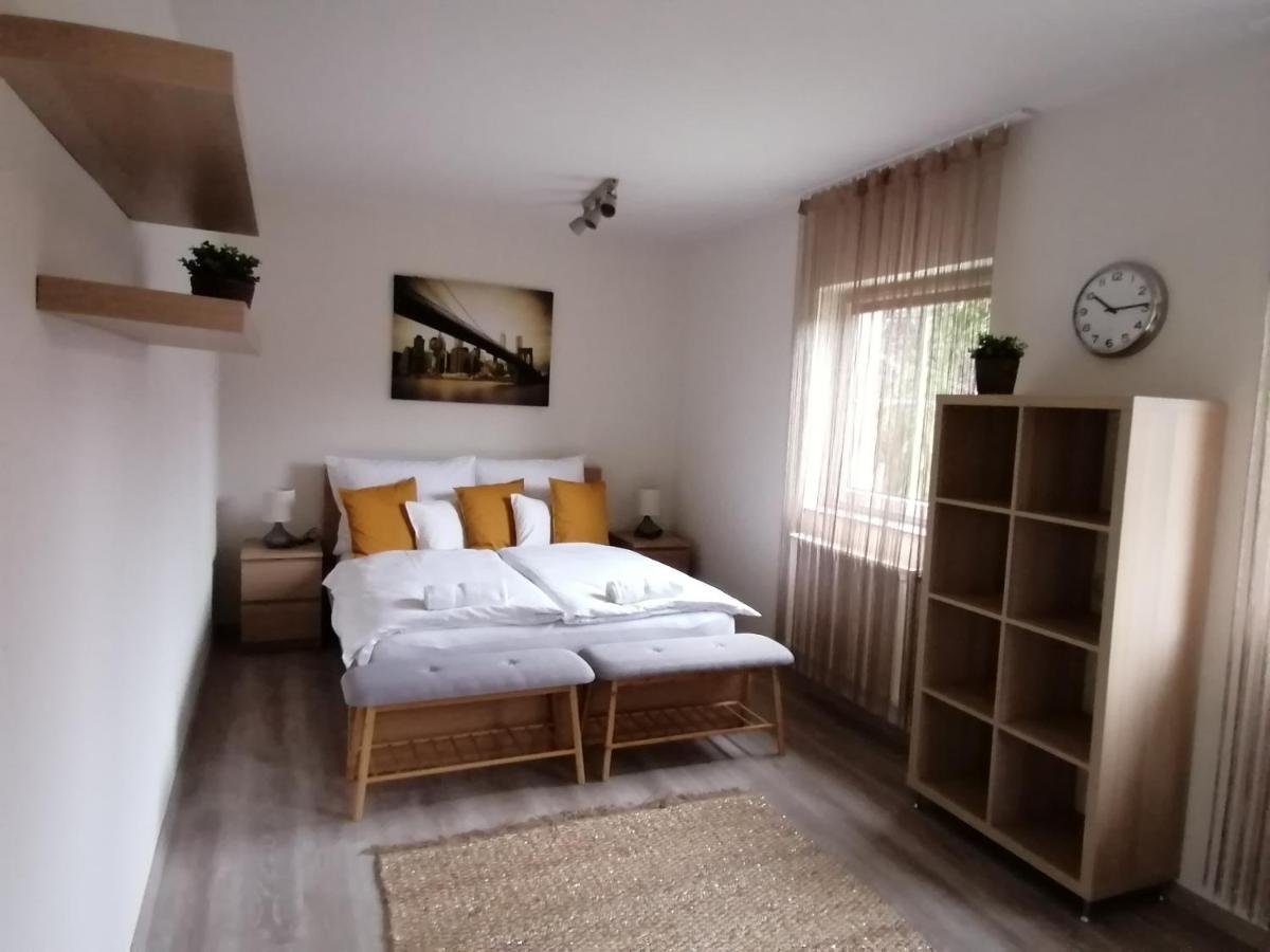 Ovar Apartman Mosonmagyaróvár Buitenkant foto