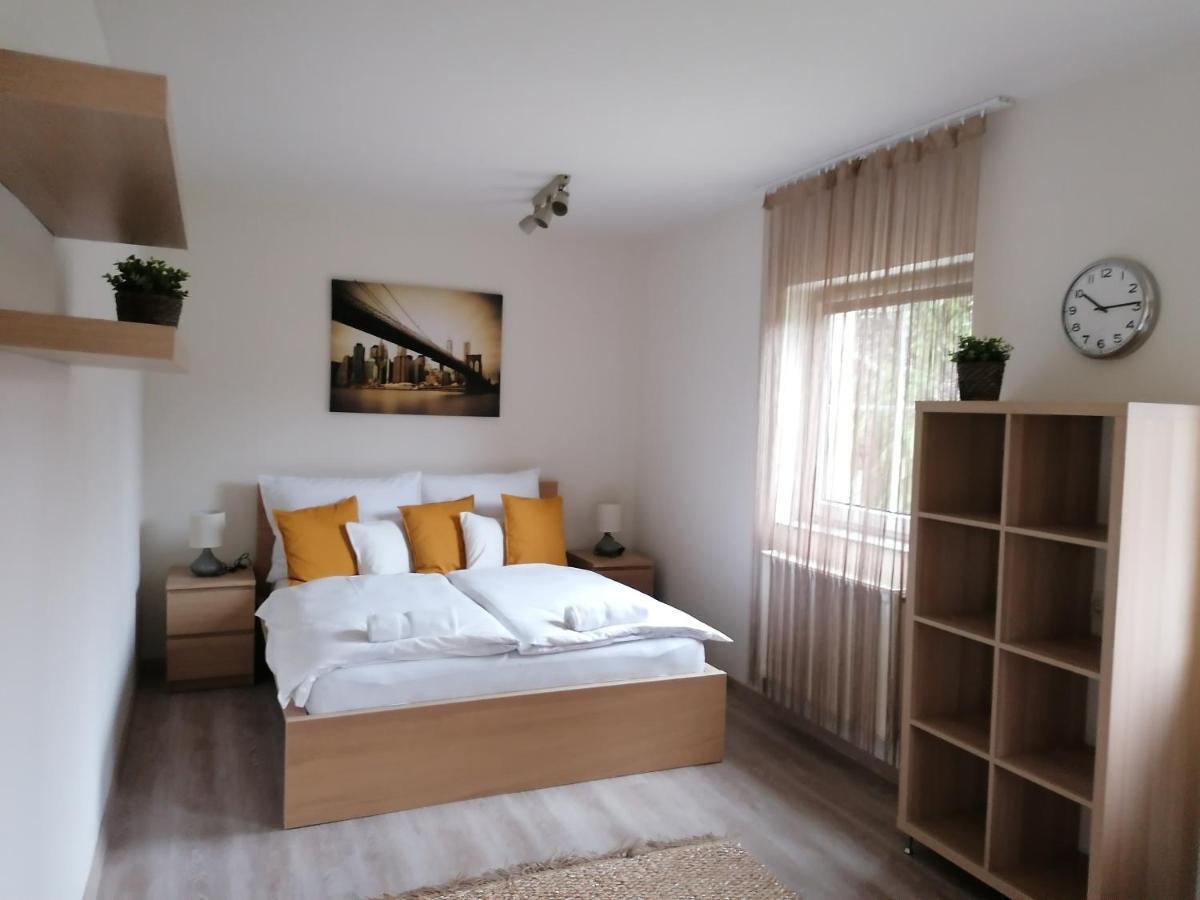 Ovar Apartman Mosonmagyaróvár Buitenkant foto